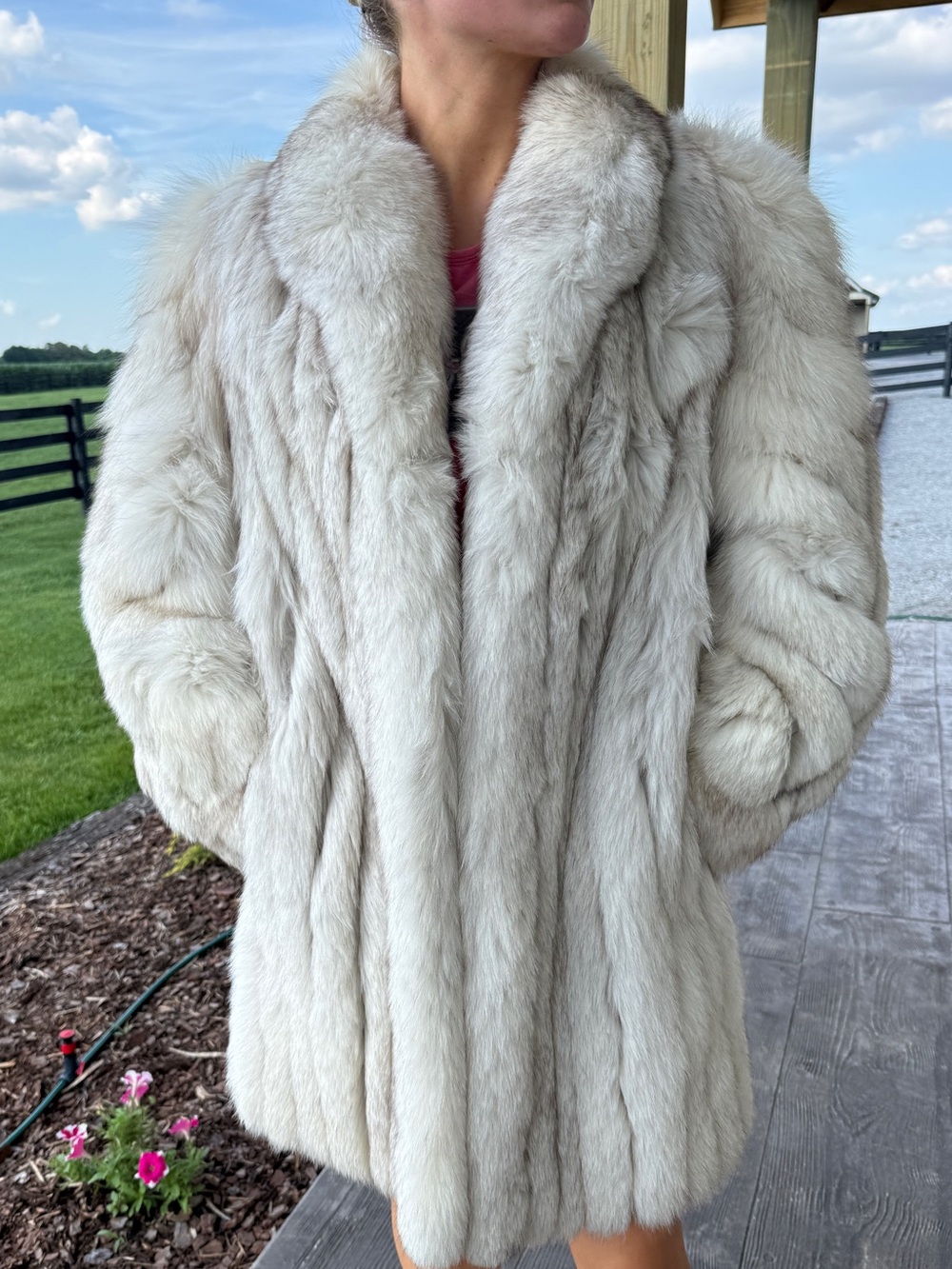 RARE 100% white real fur fox fur vintage mid length apres ski style